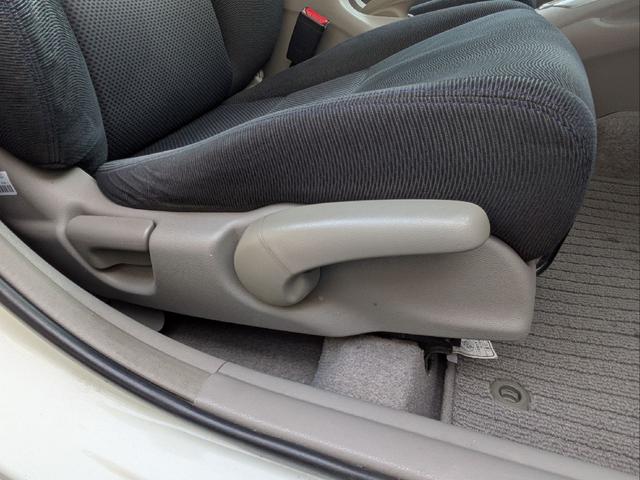 インサイト Ｌ　車検令和９年７月／タイヤ４本新品交換／キーレス／純正ＨＤＤナビ／ＨＩＤライト／バックカメラ／ＥＴＣ／本革巻きステアリング／ステアリモコン／タイミングチェーン／禁煙車／取説／スペアキー／保証書／記録簿／（16枚目）