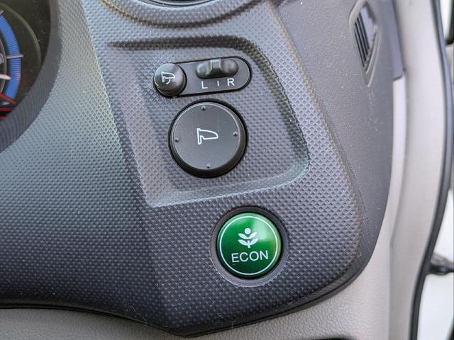 インサイト Ｌ　車検令和９年７月／タイヤ４本新品交換／キーレス／純正ＨＤＤナビ／ＨＩＤライト／バックカメラ／ＥＴＣ／本革巻きステアリング／ステアリモコン／タイミングチェーン／禁煙車／取説／スペアキー／保証書／記録簿／（18枚目）