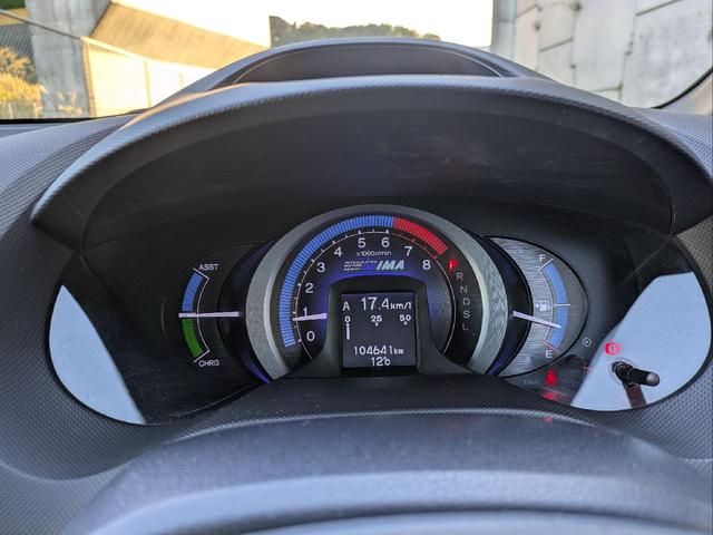 インサイト Ｌ　車検令和９年７月／タイヤ４本新品交換／キーレス／純正ＨＤＤナビ／ＨＩＤライト／バックカメラ／ＥＴＣ／本革巻きステアリング／ステアリモコン／タイミングチェーン／禁煙車／取説／スペアキー／保証書／記録簿／（19枚目）