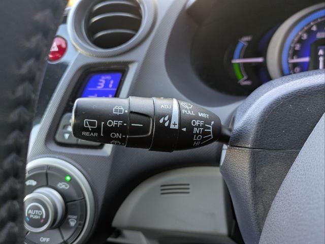 インサイト Ｌ　車検令和９年７月／タイヤ４本新品交換／キーレス／純正ＨＤＤナビ／ＨＩＤライト／バックカメラ／ＥＴＣ／本革巻きステアリング／ステアリモコン／タイミングチェーン／禁煙車／取説／スペアキー／保証書／記録簿／（27枚目）