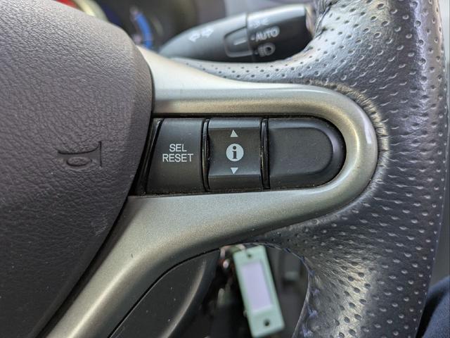 インサイト Ｌ　車検令和９年７月／タイヤ４本新品交換／キーレス／純正ＨＤＤナビ／ＨＩＤライト／バックカメラ／ＥＴＣ／本革巻きステアリング／ステアリモコン／タイミングチェーン／禁煙車／取説／スペアキー／保証書／記録簿／（28枚目）