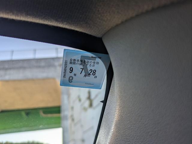 インサイト Ｌ　車検令和９年７月／タイヤ４本新品交換／キーレス／純正ＨＤＤナビ／ＨＩＤライト／バックカメラ／ＥＴＣ／本革巻きステアリング／ステアリモコン／タイミングチェーン／禁煙車／取説／スペアキー／保証書／記録簿／（31枚目）