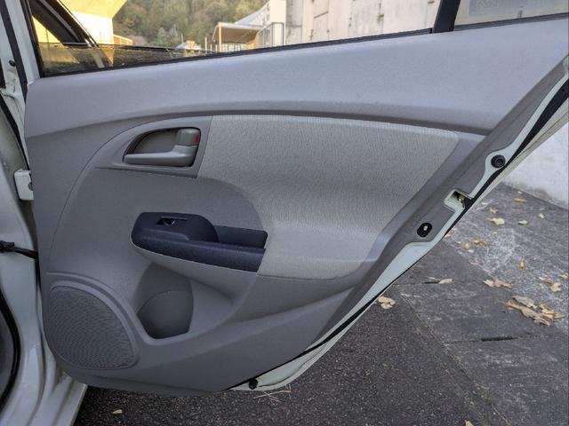 インサイト Ｌ　車検令和９年７月／タイヤ４本新品交換／キーレス／純正ＨＤＤナビ／ＨＩＤライト／バックカメラ／ＥＴＣ／本革巻きステアリング／ステアリモコン／タイミングチェーン／禁煙車／取説／スペアキー／保証書／記録簿／（37枚目）