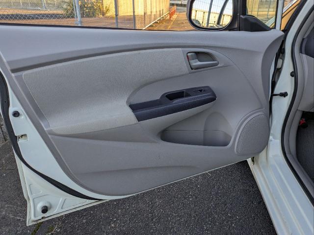 インサイト Ｌ　車検令和９年７月／タイヤ４本新品交換／キーレス／純正ＨＤＤナビ／ＨＩＤライト／バックカメラ／ＥＴＣ／本革巻きステアリング／ステアリモコン／タイミングチェーン／禁煙車／取説／スペアキー／保証書／記録簿／（38枚目）