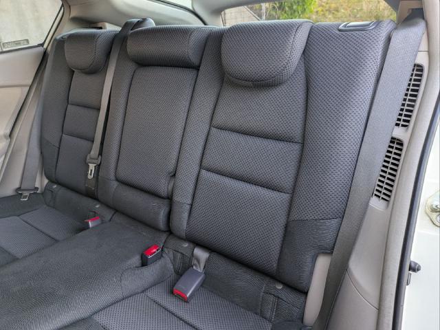 インサイト Ｌ　車検令和９年７月／タイヤ４本新品交換／キーレス／純正ＨＤＤナビ／ＨＩＤライト／バックカメラ／ＥＴＣ／本革巻きステアリング／ステアリモコン／タイミングチェーン／禁煙車／取説／スペアキー／保証書／記録簿／（41枚目）