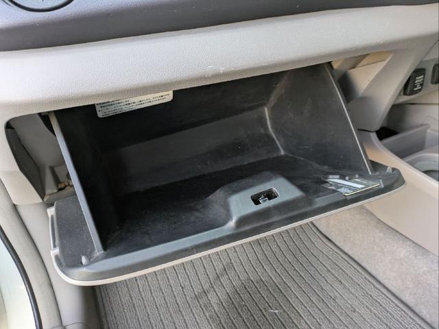 インサイト Ｌ　車検令和９年７月／タイヤ４本新品交換／キーレス／純正ＨＤＤナビ／ＨＩＤライト／バックカメラ／ＥＴＣ／本革巻きステアリング／ステアリモコン／タイミングチェーン／禁煙車／取説／スペアキー／保証書／記録簿／（44枚目）