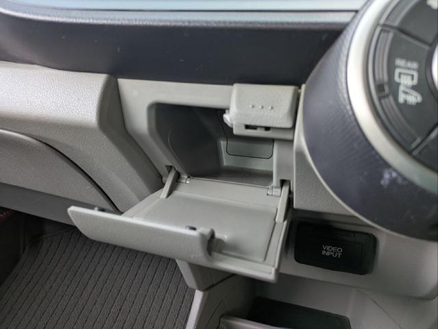 インサイト Ｌ　車検令和９年７月／タイヤ４本新品交換／キーレス／純正ＨＤＤナビ／ＨＩＤライト／バックカメラ／ＥＴＣ／本革巻きステアリング／ステアリモコン／タイミングチェーン／禁煙車／取説／スペアキー／保証書／記録簿／（48枚目）