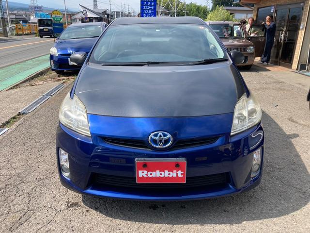 プリウス Ｓ　リフトアップ／ＡＴタイヤ／ＴＨＵＬＥベースキャリア／ルーフラック／バグガード／ＵＳヘッドライト（風ｗ）／スマートキー／プッシュスタート／純正バイザー／フロアマット／ＬＥＤライト（2枚目）