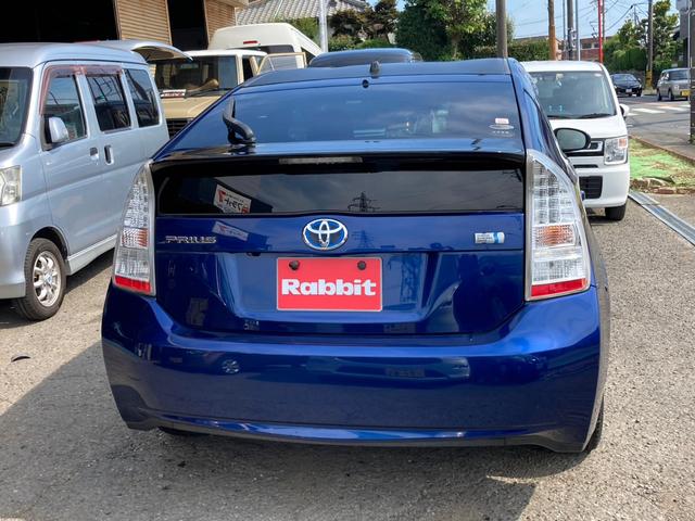 プリウス Ｓ　リフトアップ／ＡＴタイヤ／ＴＨＵＬＥベースキャリア／ルーフラック／バグガード／ＵＳヘッドライト（風ｗ）／スマートキー／プッシュスタート／純正バイザー／フロアマット／ＬＥＤライト（6枚目）