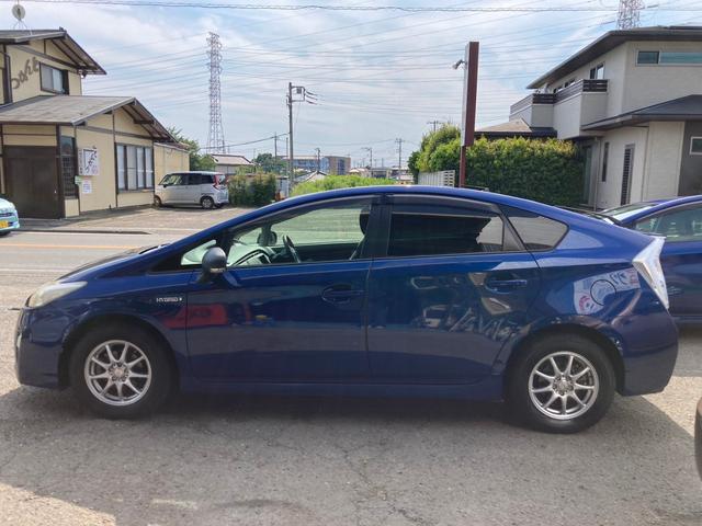 プリウス Ｓ　リフトアップ／ＡＴタイヤ／ＴＨＵＬＥベースキャリア／ルーフラック／バグガード／ＵＳヘッドライト（風ｗ）／スマートキー／プッシュスタート／純正バイザー／フロアマット／ＬＥＤライト（8枚目）