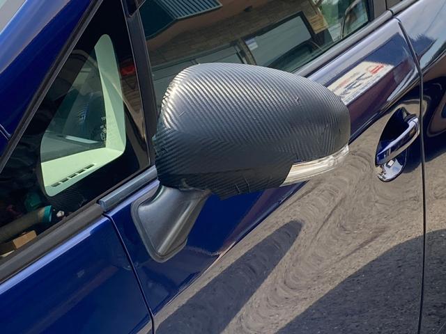 プリウス Ｓ　リフトアップ／ＡＴタイヤ／ＴＨＵＬＥベースキャリア／ルーフラック／バグガード／ＵＳヘッドライト（風ｗ）／スマートキー／プッシュスタート／純正バイザー／フロアマット／ＬＥＤライト（11枚目）