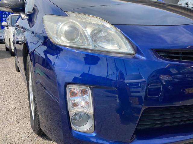 プリウス Ｓ　リフトアップ／ＡＴタイヤ／ＴＨＵＬＥベースキャリア／ルーフラック／バグガード／ＵＳヘッドライト（風ｗ）／スマートキー／プッシュスタート／純正バイザー／フロアマット／ＬＥＤライト（12枚目）