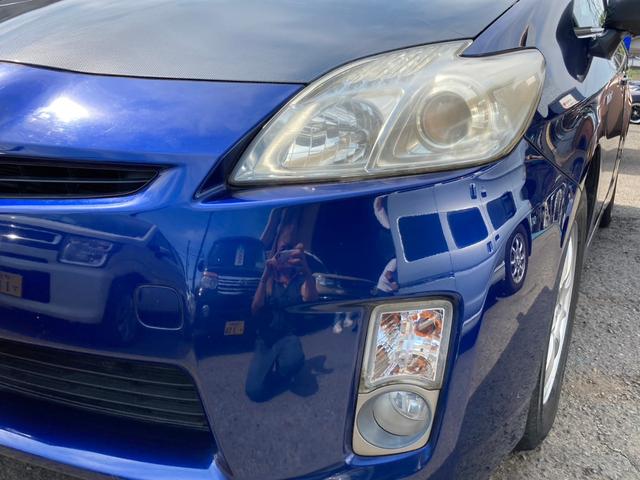 プリウス Ｓ　リフトアップ／ＡＴタイヤ／ＴＨＵＬＥベースキャリア／ルーフラック／バグガード／ＵＳヘッドライト（風ｗ）／スマートキー／プッシュスタート／純正バイザー／フロアマット／ＬＥＤライト（13枚目）