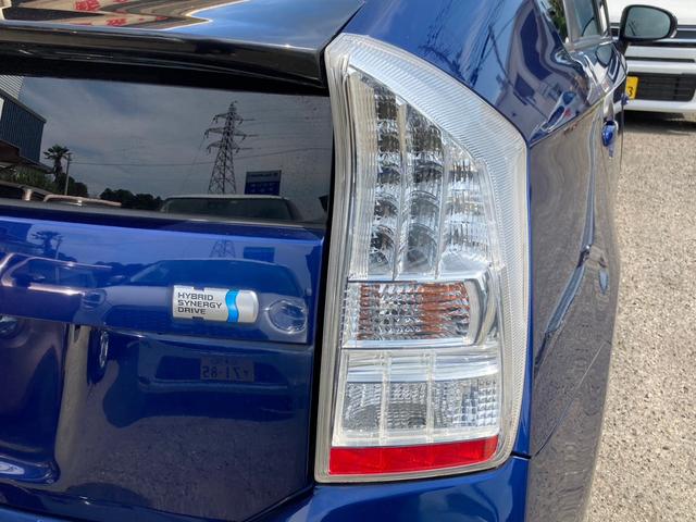 プリウス Ｓ　リフトアップ／ＡＴタイヤ／ＴＨＵＬＥベースキャリア／ルーフラック／バグガード／ＵＳヘッドライト（風ｗ）／スマートキー／プッシュスタート／純正バイザー／フロアマット／ＬＥＤライト（15枚目）