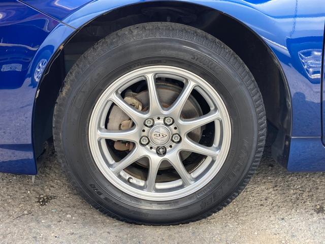 プリウス Ｓ　リフトアップ／ＡＴタイヤ／ＴＨＵＬＥベースキャリア／ルーフラック／バグガード／ＵＳヘッドライト（風ｗ）／スマートキー／プッシュスタート／純正バイザー／フロアマット／ＬＥＤライト（16枚目）