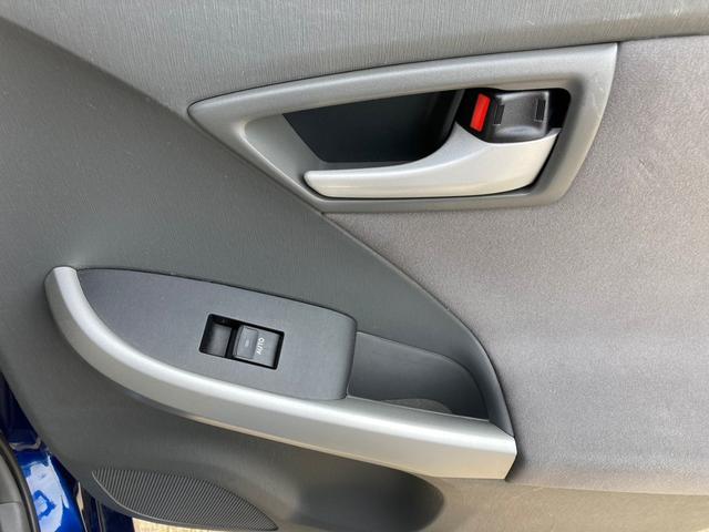 プリウス Ｓ　リフトアップ／ＡＴタイヤ／ＴＨＵＬＥベースキャリア／ルーフラック／バグガード／ＵＳヘッドライト（風ｗ）／スマートキー／プッシュスタート／純正バイザー／フロアマット／ＬＥＤライト（23枚目）