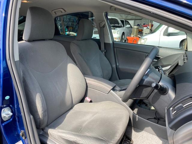 プリウス Ｓ　リフトアップ／ＡＴタイヤ／ＴＨＵＬＥベースキャリア／ルーフラック／バグガード／ＵＳヘッドライト（風ｗ）／スマートキー／プッシュスタート／純正バイザー／フロアマット／ＬＥＤライト（28枚目）