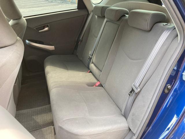 プリウス Ｓ　リフトアップ／ＡＴタイヤ／ＴＨＵＬＥベースキャリア／ルーフラック／バグガード／ＵＳヘッドライト（風ｗ）／スマートキー／プッシュスタート／純正バイザー／フロアマット／ＬＥＤライト（33枚目）