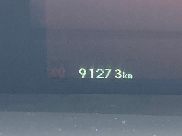 プリウス Ｓ　リフトアップ／ＡＴタイヤ／ＴＨＵＬＥベースキャリア／ルーフラック／バグガード／ＵＳヘッドライト（風ｗ）／スマートキー／プッシュスタート／純正バイザー／フロアマット／ＬＥＤライト（43枚目）