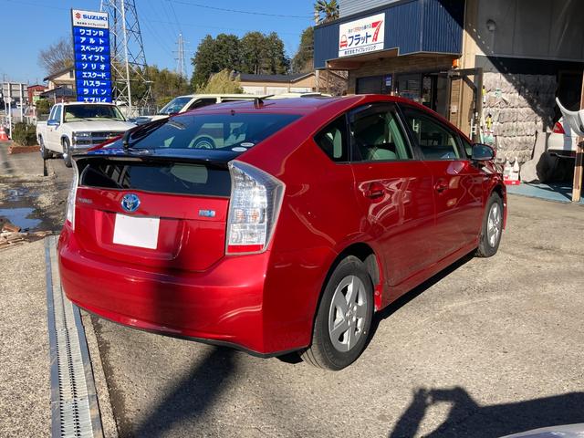 プリウス Ｓ　純正ナビゲーション／地デジＴＶ／バックカメラ／Ｂｌｕｅｔｏｏｔｈ／ビルトインＥＴＣ／ドライブレコーダー／禁煙車／プッシュスタート＆スマートキー／純正フロアマット／純正サイドバイザー（5枚目）