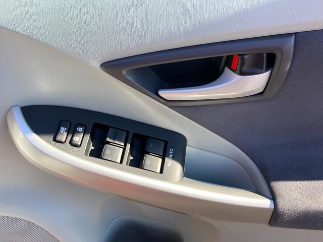 プリウス Ｓ　純正ナビゲーション／地デジＴＶ／バックカメラ／Ｂｌｕｅｔｏｏｔｈ／ビルトインＥＴＣ／ドライブレコーダー／禁煙車／プッシュスタート＆スマートキー／純正フロアマット／純正サイドバイザー（20枚目）