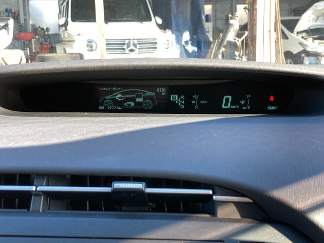 プリウス Ｓ　純正ナビゲーション／地デジＴＶ／バックカメラ／Ｂｌｕｅｔｏｏｔｈ／ビルトインＥＴＣ／ドライブレコーダー／禁煙車／プッシュスタート＆スマートキー／純正フロアマット／純正サイドバイザー（39枚目）