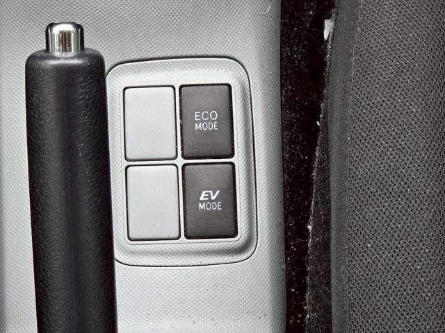 アクア Ｓ　７千Ｋ台／１オーナー／禁煙車／純正ナビゲーション／地デジＴＶ／Ｂｌｕｅｔｏｏｔｈ／Ｂカメラ／キーレスエントリー／純正アルミホイール／フォグランプ／純正レースシートカバー／純正フロアマット／純正バイザー（44枚目）