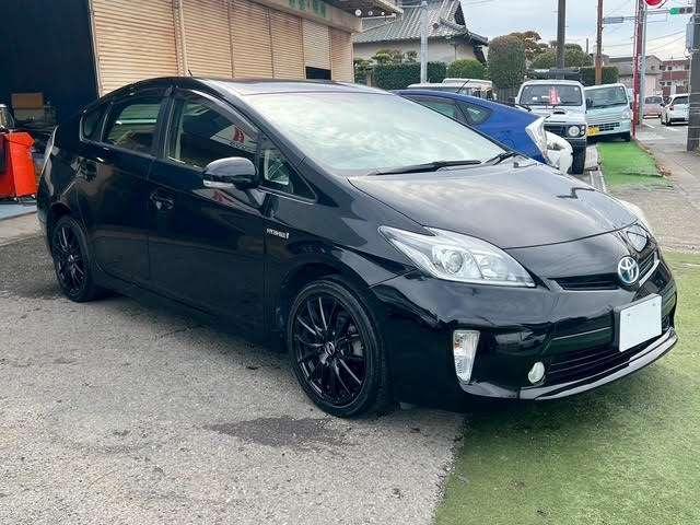 プリウス Ｓ　後期モデル／純正ブラック２０２／社外１ｉｎｃｈアルミホイール／純正ナビゲーションシステム／バックカメラ／地デジフルセグ／Ｂｌｕｅｔｏｏｔｈ／スマートキー＆プッシュスタート／ビルトインＥＴＣ／修復歴無（6枚目）