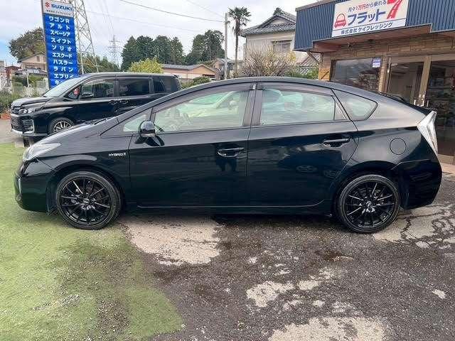 プリウス Ｓ　後期モデル／純正ブラック２０２／社外１ｉｎｃｈアルミホイール／純正ナビゲーションシステム／バックカメラ／地デジフルセグ／Ｂｌｕｅｔｏｏｔｈ／スマートキー＆プッシュスタート／ビルトインＥＴＣ／修復歴無（10枚目）