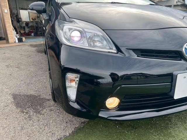 プリウス Ｓ　後期モデル／純正ブラック２０２／社外１ｉｎｃｈアルミホイール／純正ナビゲーションシステム／バックカメラ／地デジフルセグ／Ｂｌｕｅｔｏｏｔｈ／スマートキー＆プッシュスタート／ビルトインＥＴＣ／修復歴無（12枚目）