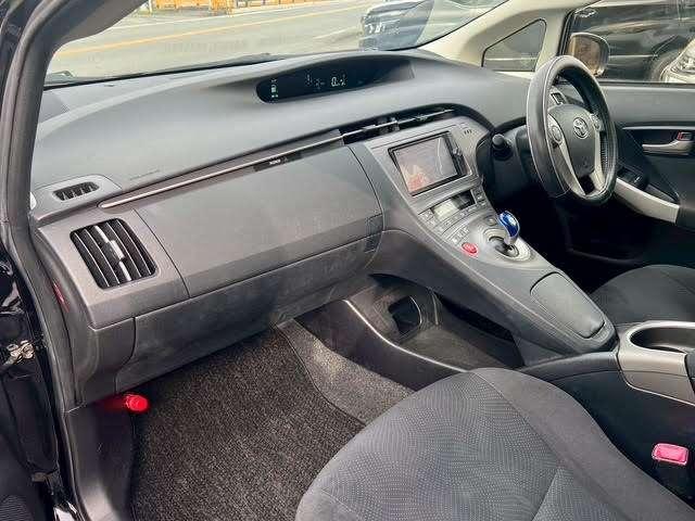 プリウス Ｓ　後期モデル／純正ブラック２０２／社外１ｉｎｃｈアルミホイール／純正ナビゲーションシステム／バックカメラ／地デジフルセグ／Ｂｌｕｅｔｏｏｔｈ／スマートキー＆プッシュスタート／ビルトインＥＴＣ／修復歴無（21枚目）