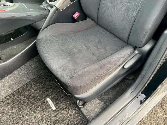 プリウス Ｓ　後期モデル／純正ブラック２０２／社外１ｉｎｃｈアルミホイール／純正ナビゲーションシステム／バックカメラ／地デジフルセグ／Ｂｌｕｅｔｏｏｔｈ／スマートキー＆プッシュスタート／ビルトインＥＴＣ／修復歴無（22枚目）