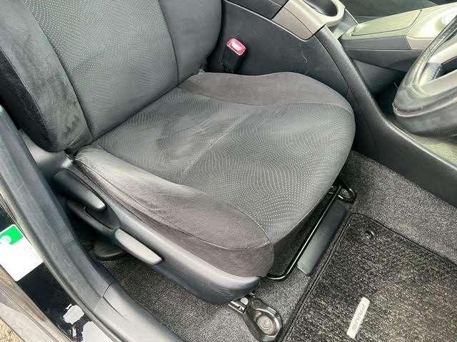 プリウス Ｓ　後期モデル／純正ブラック２０２／社外１ｉｎｃｈアルミホイール／純正ナビゲーションシステム／バックカメラ／地デジフルセグ／Ｂｌｕｅｔｏｏｔｈ／スマートキー＆プッシュスタート／ビルトインＥＴＣ／修復歴無（25枚目）