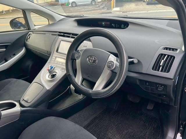 プリウス Ｓ　後期モデル／純正ブラック２０２／社外１ｉｎｃｈアルミホイール／純正ナビゲーションシステム／バックカメラ／地デジフルセグ／Ｂｌｕｅｔｏｏｔｈ／スマートキー＆プッシュスタート／ビルトインＥＴＣ／修復歴無（26枚目）