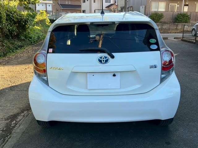 アクア G 8万K台/パールホワイト/純正ナビゲーション/地デジTV/Bluetooth/キーレスエントリー/シートヒーター/ETC/HIDライト/電動格納ミラー/修復歴無/純正フロアマット/純正サイドバイザー(10枚目)