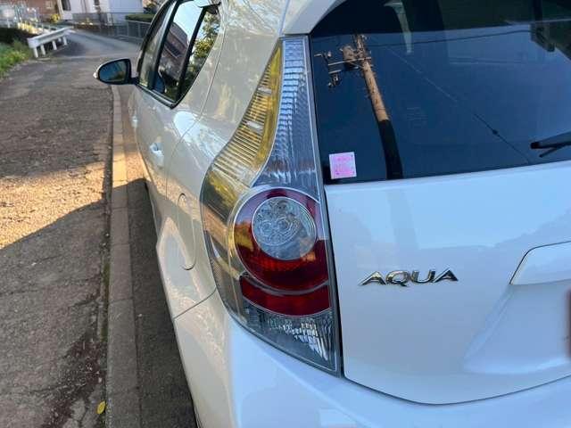 アクア G 8万K台/パールホワイト/純正ナビゲーション/地デジTV/Bluetooth/キーレスエントリー/シートヒーター/ETC/HIDライト/電動格納ミラー/修復歴無/純正フロアマット/純正サイドバイザー(18枚目)