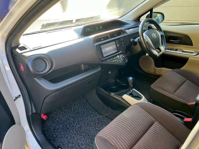 アクア G 8万K台/パールホワイト/純正ナビゲーション/地デジTV/Bluetooth/キーレスエントリー/シートヒーター/ETC/HIDライト/電動格納ミラー/修復歴無/純正フロアマット/純正サイドバイザー(29枚目)