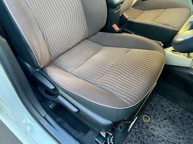 アクア G 8万K台/パールホワイト/純正ナビゲーション/地デジTV/Bluetooth/キーレスエントリー/シートヒーター/ETC/HIDライト/電動格納ミラー/修復歴無/純正フロアマット/純正サイドバイザー(34枚目)