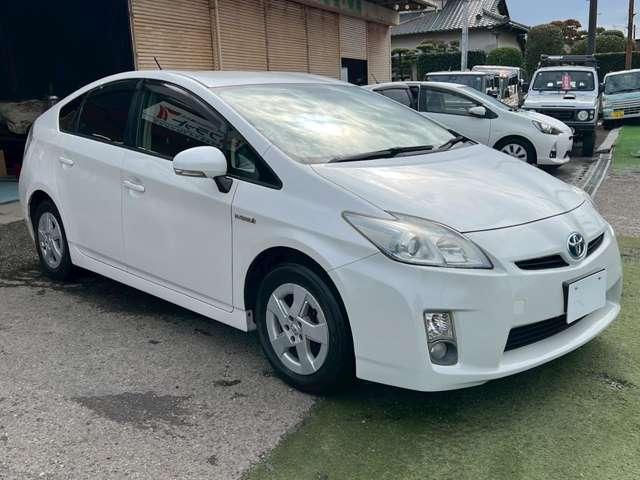 プリウス S 純正ナビゲーション/地デジTV/バックカメラ/Bluetooth/スマートキー&プッシュスタート/純正アルミホイール/ビルトインETC/純正フロアマット/純正バイザー/検査付き車両/パールホワイト(8枚目)