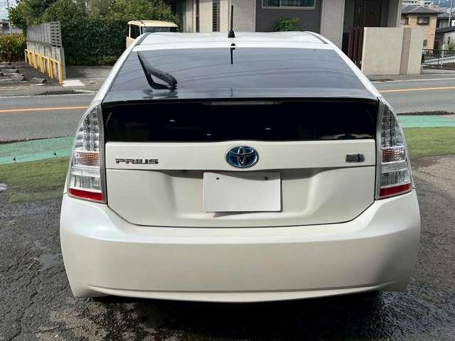 プリウス S 純正ナビゲーション/地デジTV/バックカメラ/Bluetooth/スマートキー&プッシュスタート/純正アルミホイール/ビルトインETC/純正フロアマット/純正バイザー/検査付き車両/パールホワイト(10枚目)