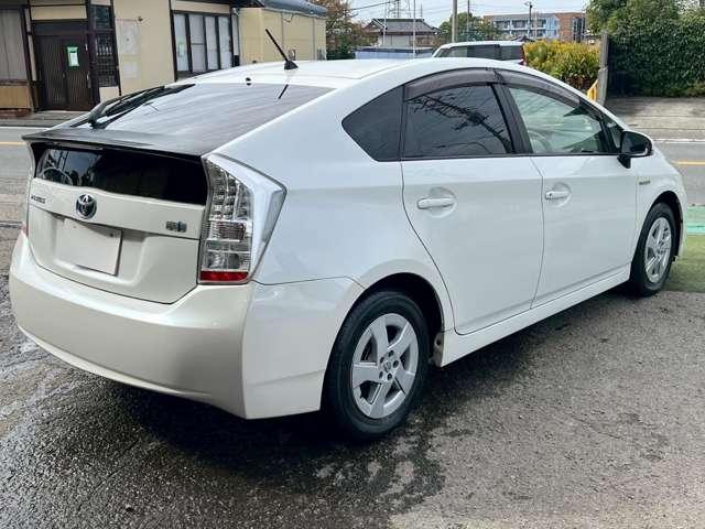 プリウス S 純正ナビゲーション/地デジTV/バックカメラ/Bluetooth/スマートキー&プッシュスタート/純正アルミホイール/ビルトインETC/純正フロアマット/純正バイザー/検査付き車両/パールホワイト(11枚目)