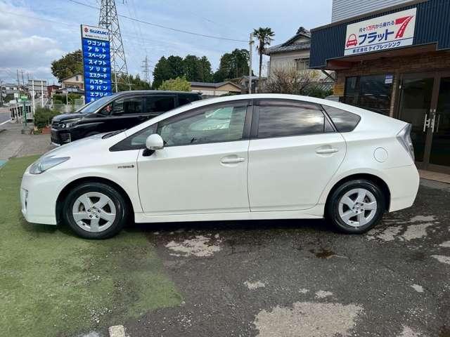 プリウス S 純正ナビゲーション/地デジTV/バックカメラ/Bluetooth/スマートキー&プッシュスタート/純正アルミホイール/ビルトインETC/純正フロアマット/純正バイザー/検査付き車両/パールホワイト(12枚目)