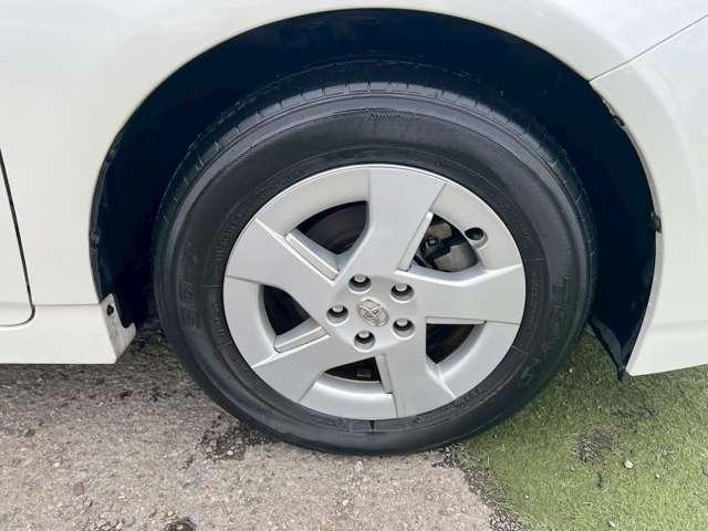 プリウス S 純正ナビゲーション/地デジTV/バックカメラ/Bluetooth/スマートキー&プッシュスタート/純正アルミホイール/ビルトインETC/純正フロアマット/純正バイザー/検査付き車両/パールホワイト(16枚目)