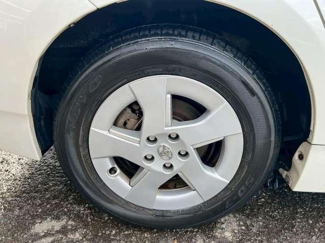 プリウス S 純正ナビゲーション/地デジTV/バックカメラ/Bluetooth/スマートキー&プッシュスタート/純正アルミホイール/ビルトインETC/純正フロアマット/純正バイザー/検査付き車両/パールホワイト(17枚目)