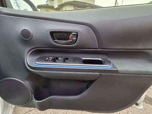 アクア 修復歴無し/パールホワイト/ECLIPSEナビゲーション/地デジTV/AUX&USB入力/バックカメラ/社外アルミホイール/ETC/オ-トヘッドライト/純正サイドバイザー/純正フロアマット(28枚目)