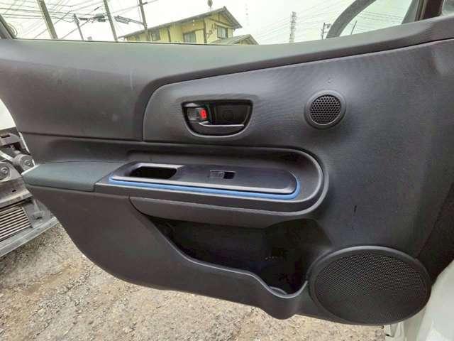 アクア 修復歴無し/パールホワイト/ECLIPSEナビゲーション/地デジTV/AUX&USB入力/バックカメラ/社外アルミホイール/ETC/オ-トヘッドライト/純正サイドバイザー/純正フロアマット(40枚目)