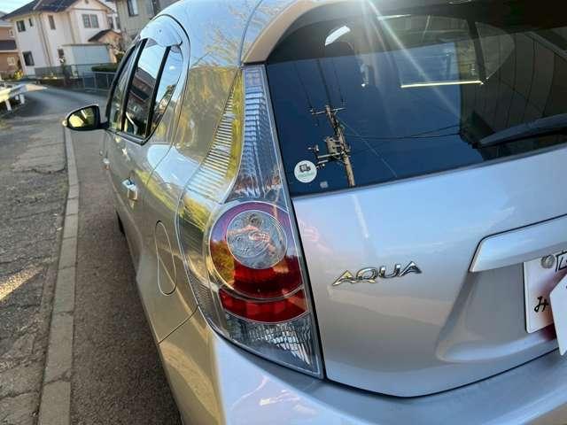 アクア S 修復歴無し/アイドリングストップ/キーレスエントリー/純正サイドバイザー/純正フロアマット/carrozzeria CDデッキ/USB&AUX入力/オートエアコン/電動格納サイドミラー(20枚目)