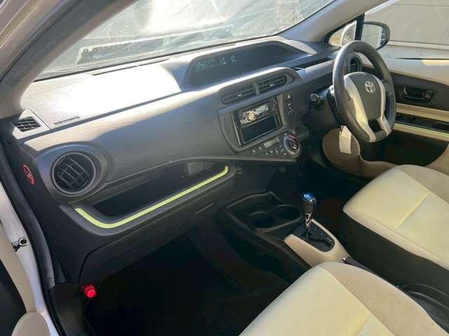 アクア S 修復歴無し/アイドリングストップ/キーレスエントリー/純正サイドバイザー/純正フロアマット/carrozzeria CDデッキ/USB&AUX入力/オートエアコン/電動格納サイドミラー(27枚目)