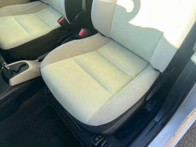 アクア S 修復歴無し/アイドリングストップ/キーレスエントリー/純正サイドバイザー/純正フロアマット/carrozzeria CDデッキ/USB&AUX入力/オートエアコン/電動格納サイドミラー(29枚目)