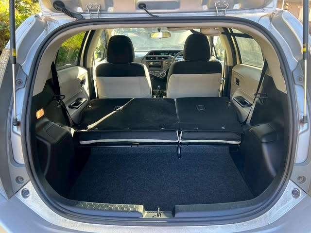 アクア S 修復歴無し/アイドリングストップ/キーレスエントリー/純正サイドバイザー/純正フロアマット/carrozzeria CDデッキ/USB&AUX入力/オートエアコン/電動格納サイドミラー(38枚目)